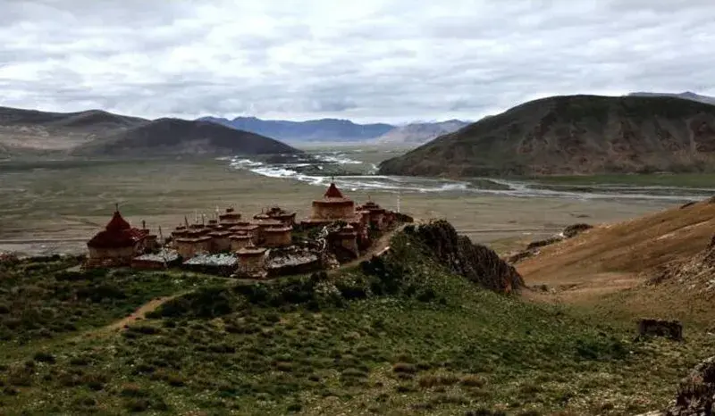 DRIVE TO SERSHONG & HOLY TREK TO DIRAPUK — B/L/D