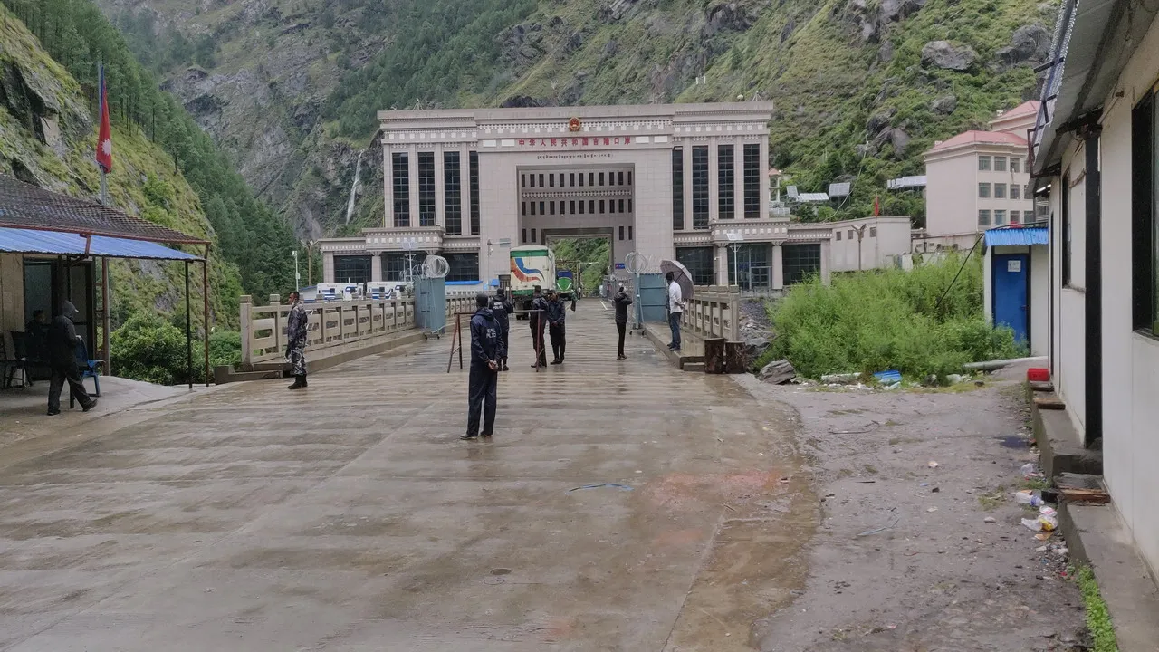 DRIVE TO BORDER & DRIVE TO KATHMANDU (165 KMS, 8/9 HRS DRIVE).