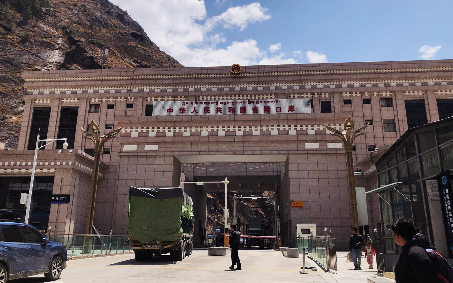 DRIVE TO KYIRONG (2700-meter, 50 km drive)