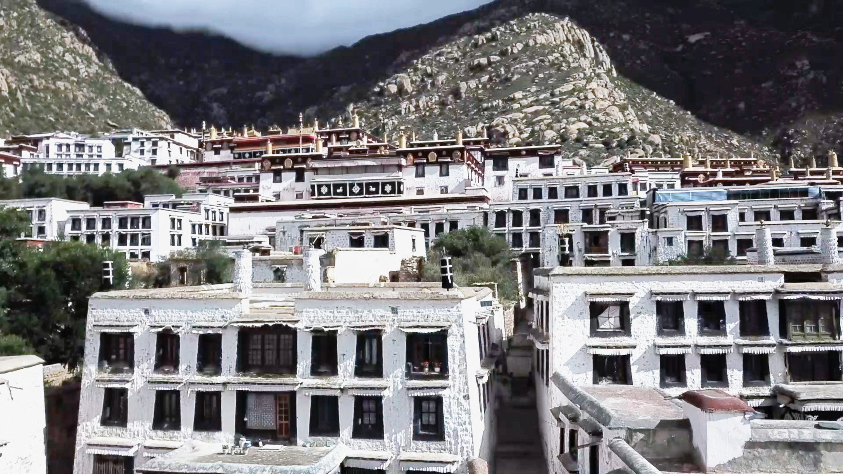LHASA TOUR - DREPUNG MONASTERY AND SERA MONASTERY (B)